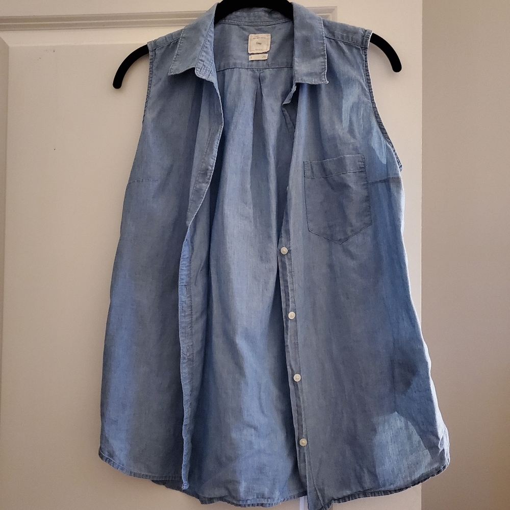 EUC Gap Chambray Sleeveless Shirt